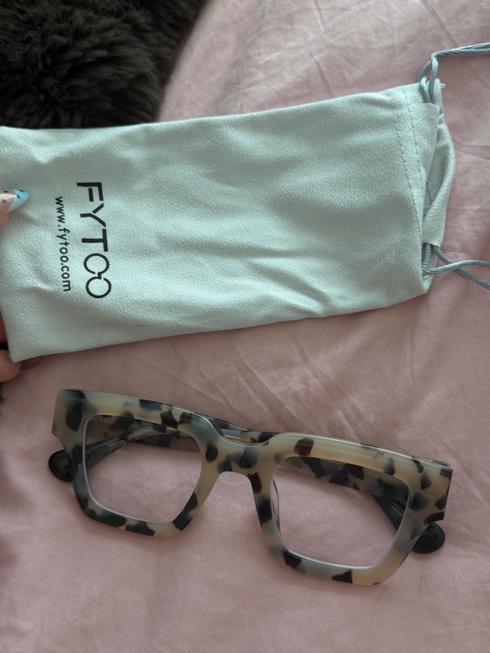 FYTOO Tortoiseshell Cat-Eye Glasses with Soft Pouch - Beige & Black